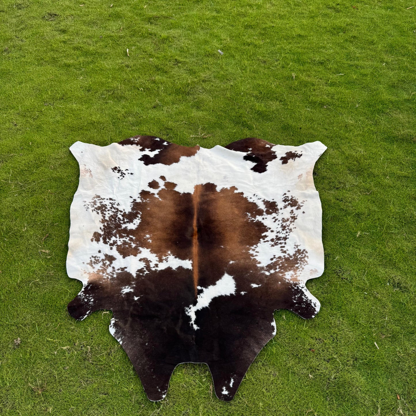 Natural Cowhide Rug Brown White – Genuine Tricolor Cowhide Area Rug