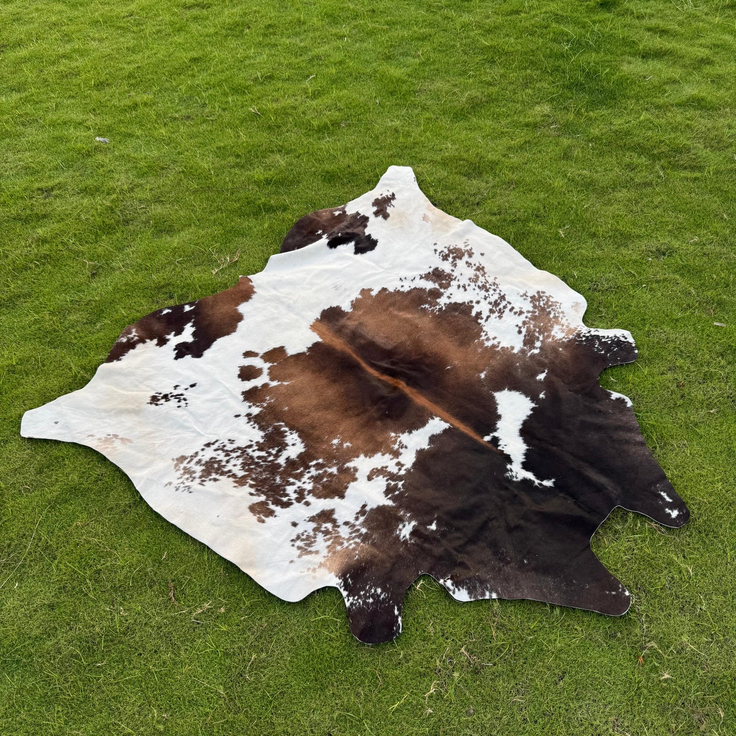 Natural Cowhide Rug Brown White – Genuine Tricolor Cowhide Area Rug