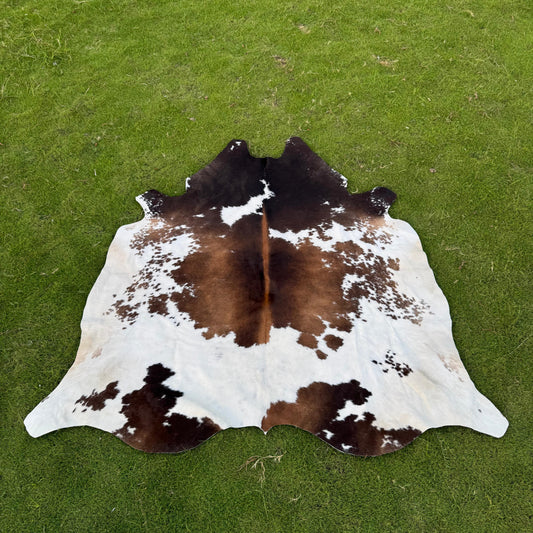 Natural Cowhide Rug Brown White – Genuine Tricolor Cowhide Area Rug